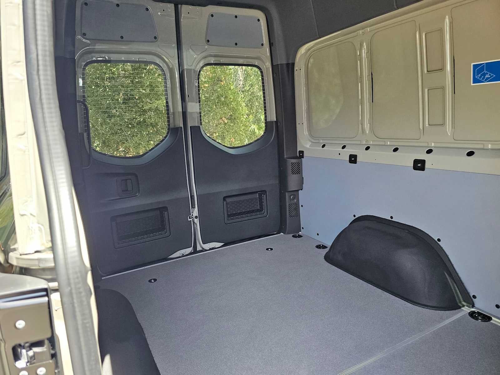 2026 Mercedes-Benz Sprinter Crew 2500 Standard Roof I4 Diesel HO 144 RWD
