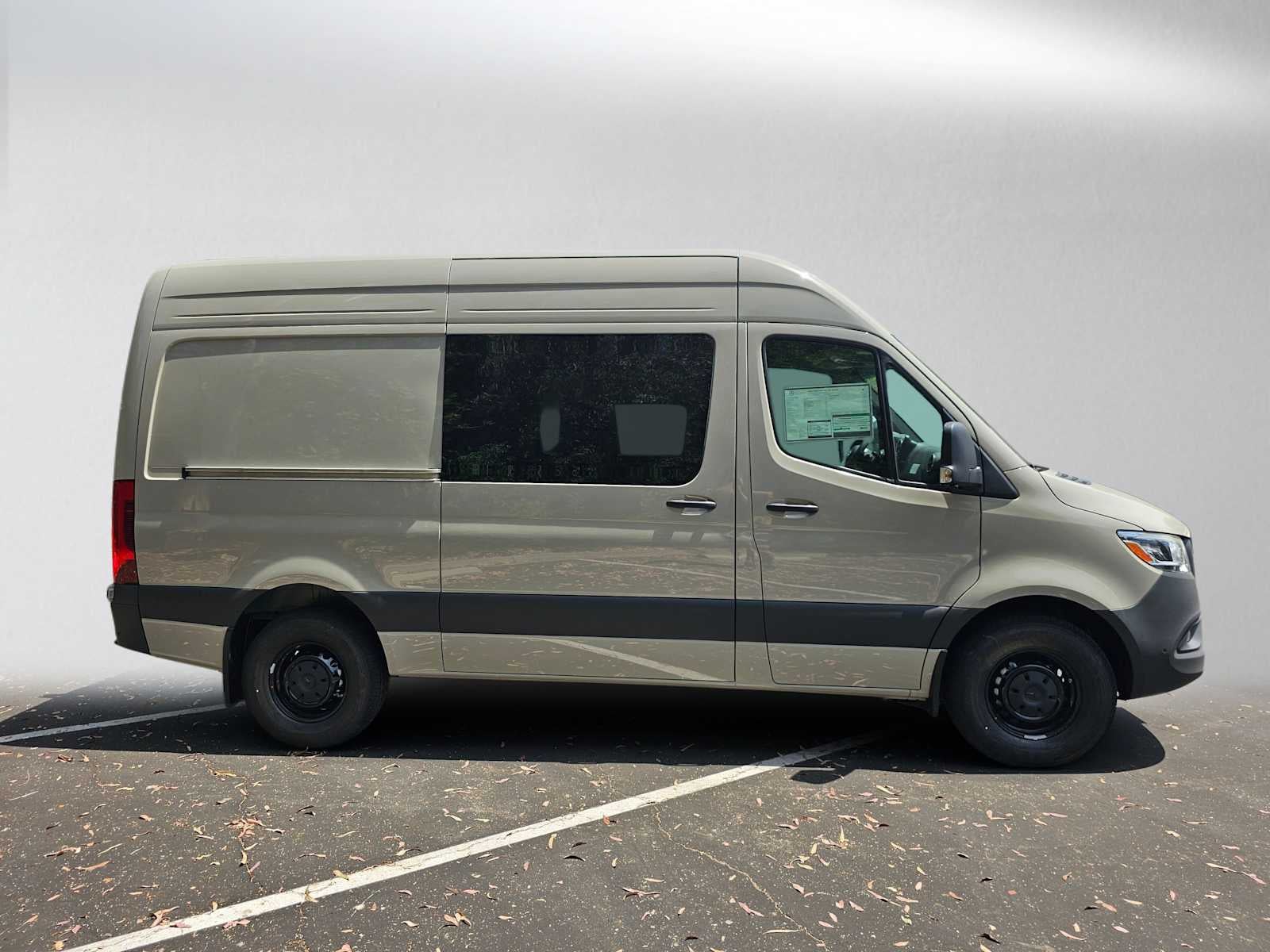 2026 Mercedes-Benz Sprinter Crew 2500 Standard Roof I4 Diesel HO 144 RWD