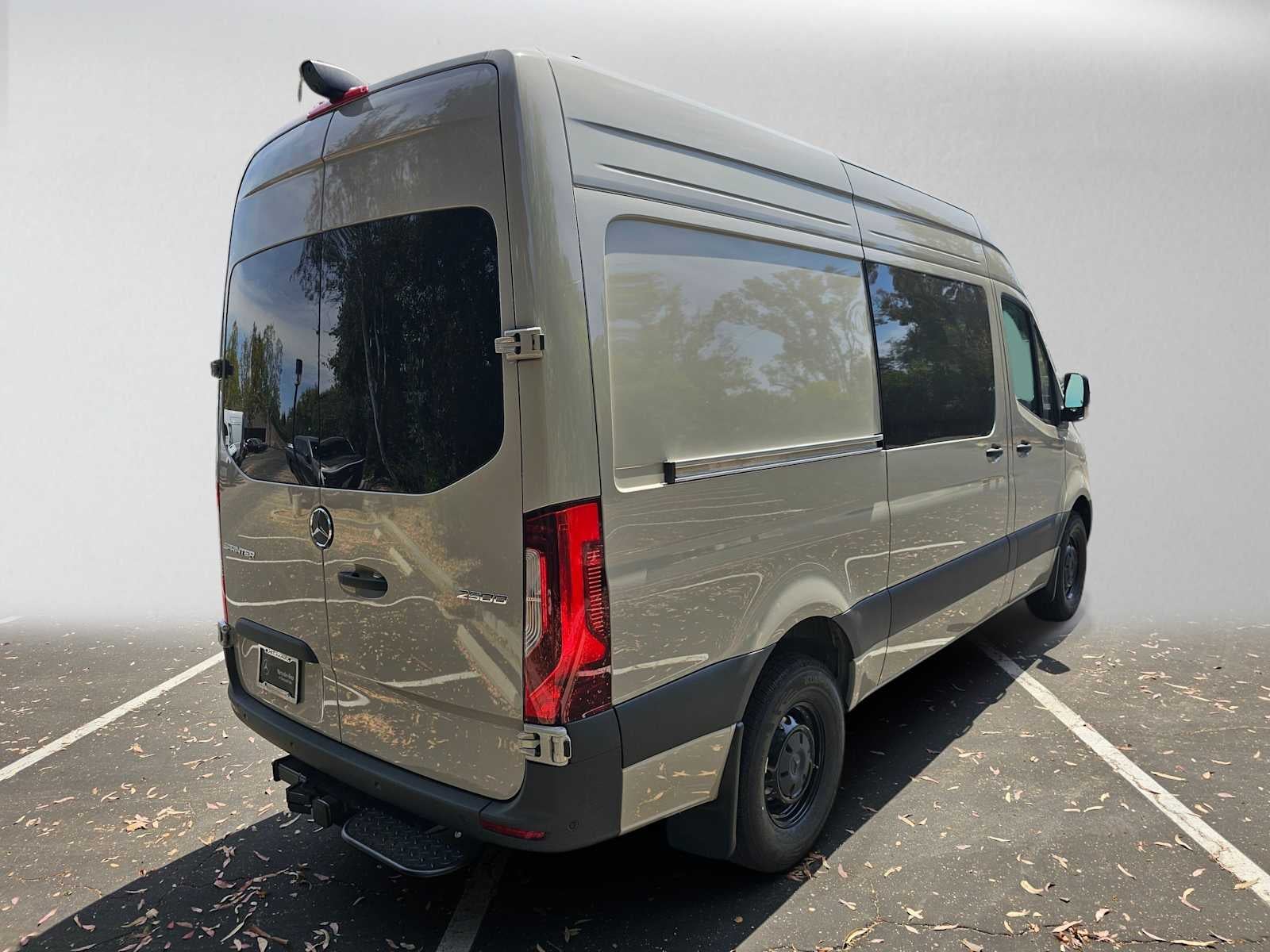 2026 Mercedes-Benz Sprinter Crew 2500 Standard Roof I4 Diesel HO 144 RWD