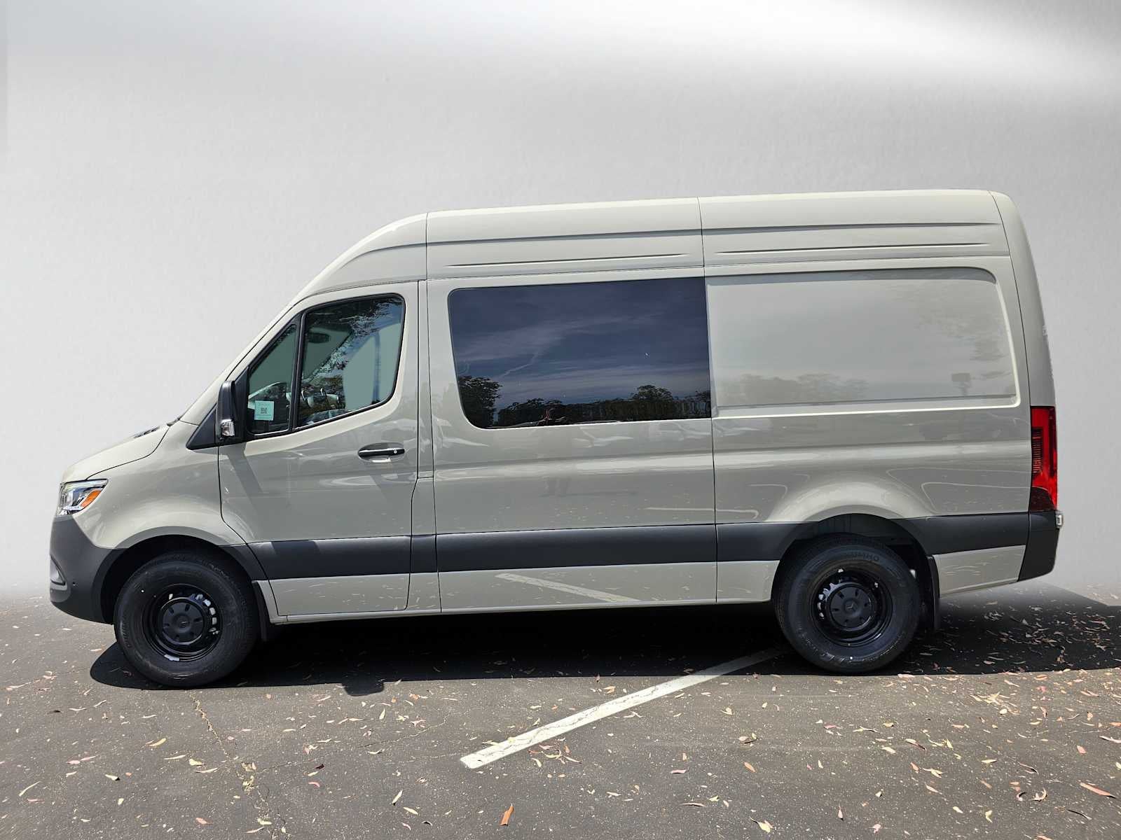 2026 Mercedes-Benz Sprinter Crew 2500 Standard Roof I4 Diesel HO 144 RWD