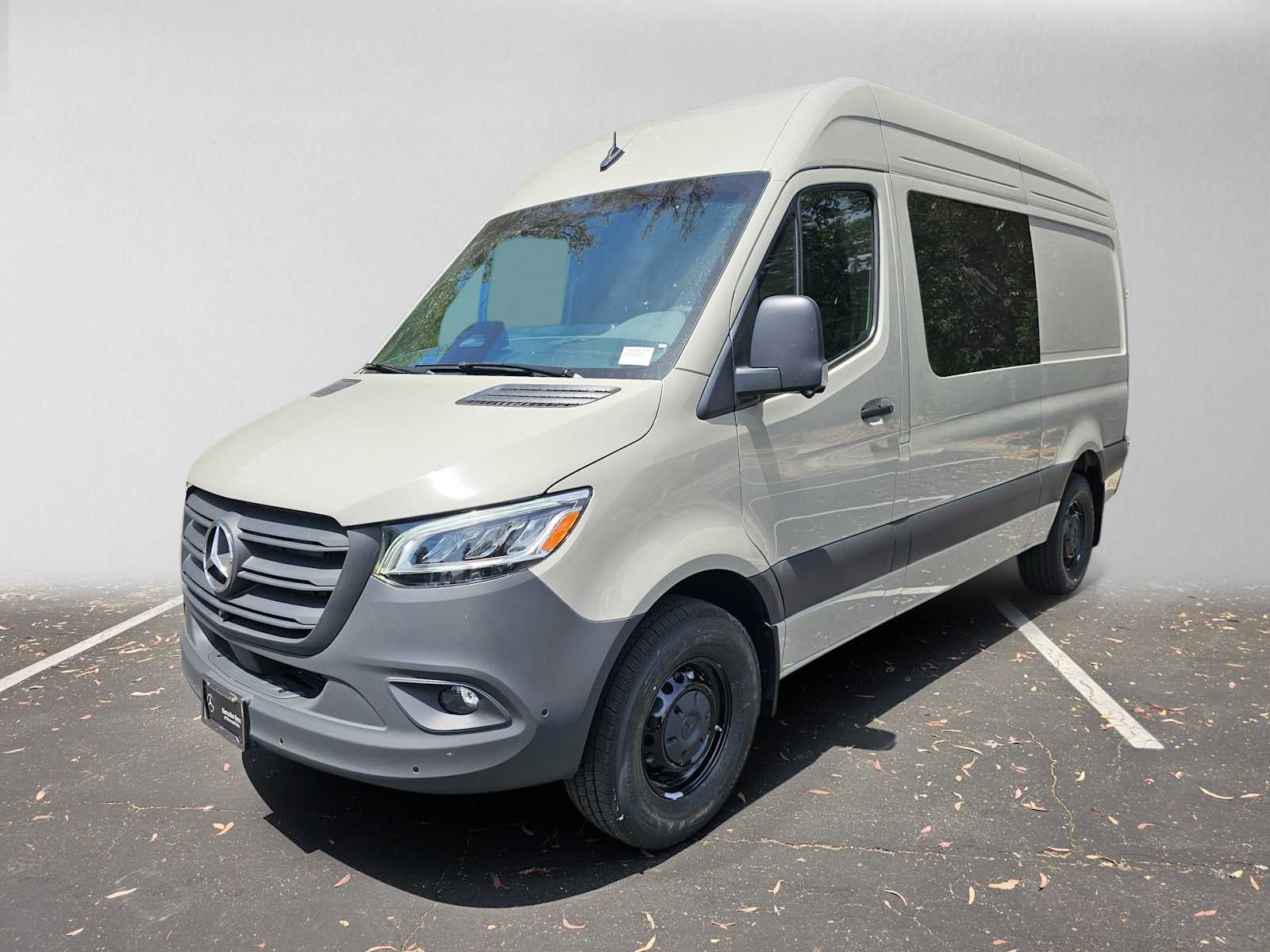 2026 Mercedes-Benz Sprinter Crew 2500 Standard Roof I4 Diesel HO 144 RWD