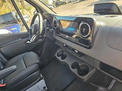 2026 Mercedes-Benz Sprinter Crew 2500 Standard Roof I4 Diesel HO 144 RWD