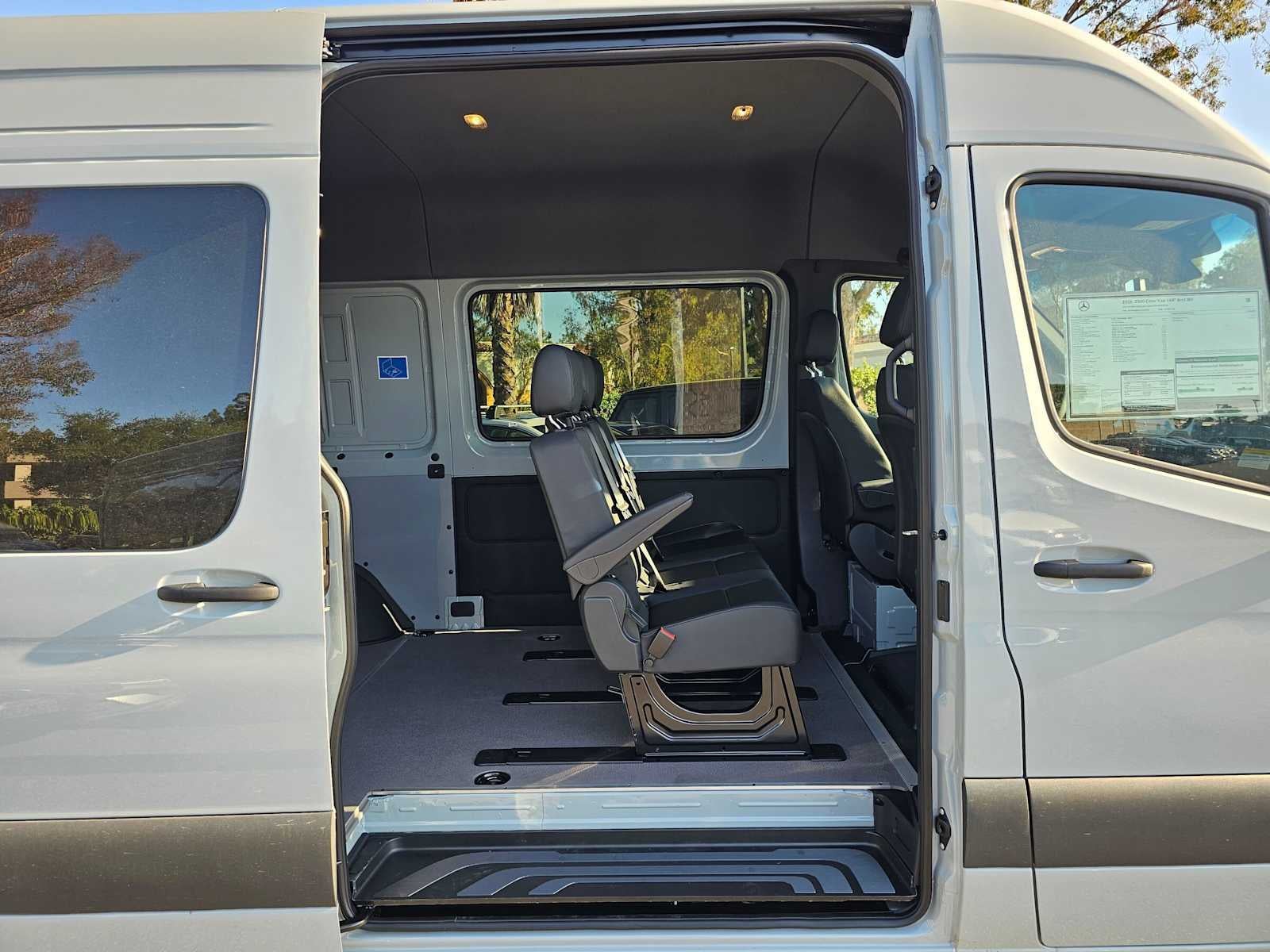 2026 Mercedes-Benz Sprinter Crew 2500 Standard Roof I4 Diesel HO 144 RWD