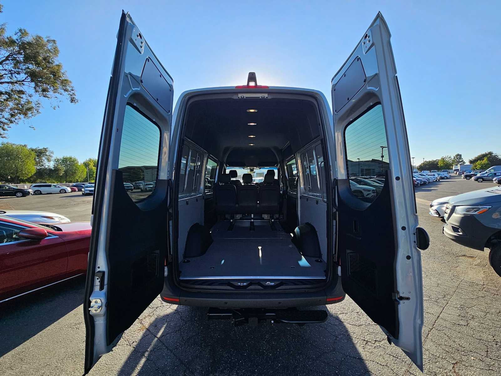 2026 Mercedes-Benz Sprinter Crew 2500 Standard Roof I4 Diesel HO 144 RWD