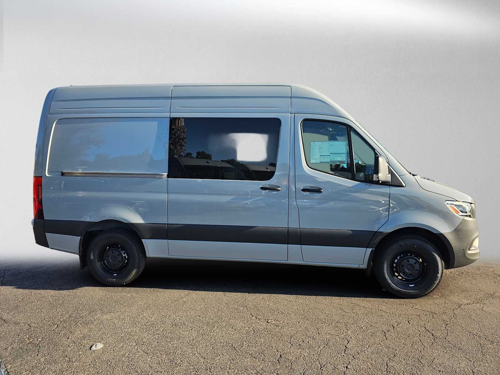 2026 Mercedes-Benz Sprinter Crew 2500 Standard Roof I4 Diesel HO 144 RWD