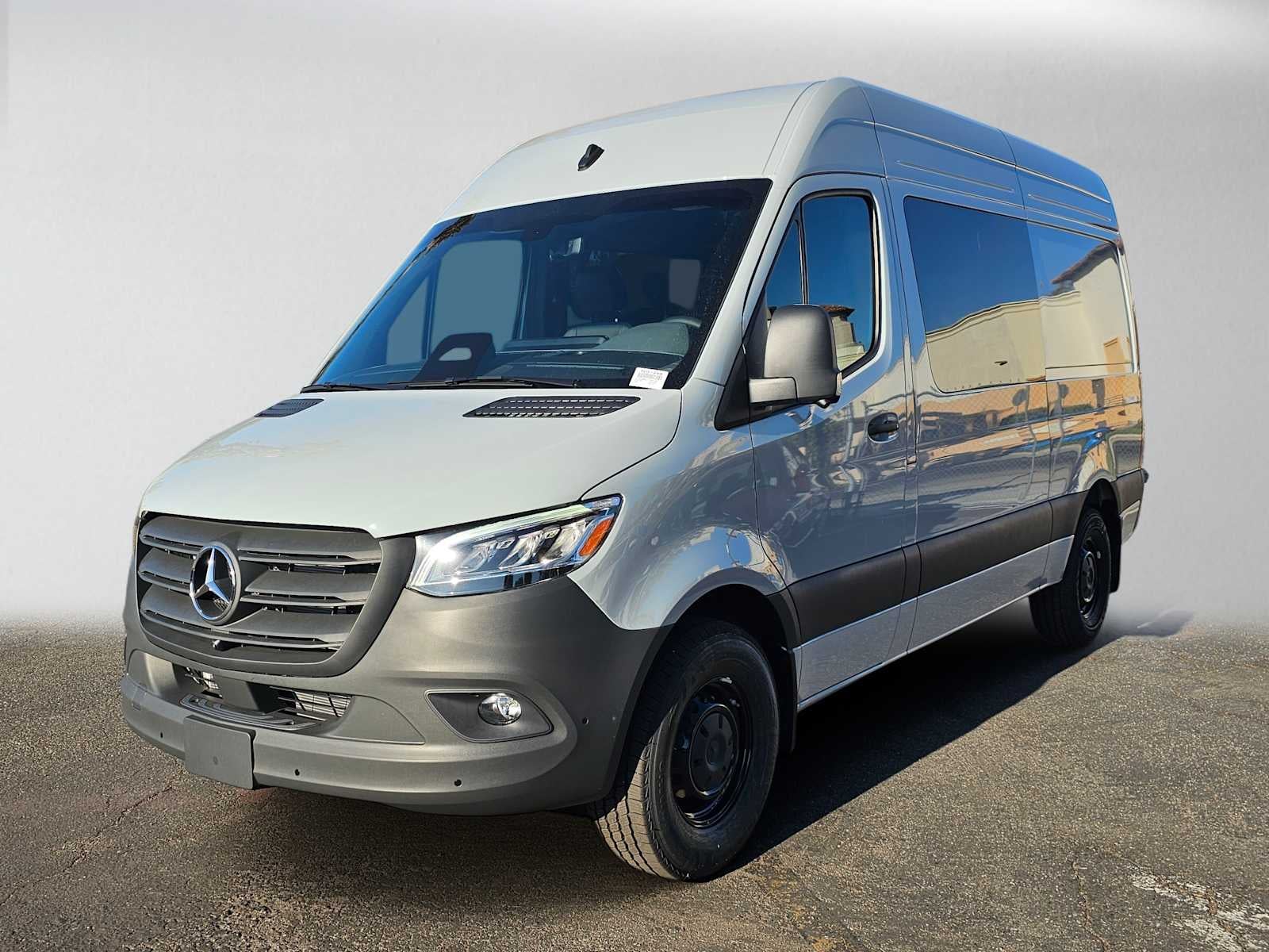 2026 Mercedes-Benz Sprinter Crew 2500 Standard Roof I4 Diesel HO 144 RWD