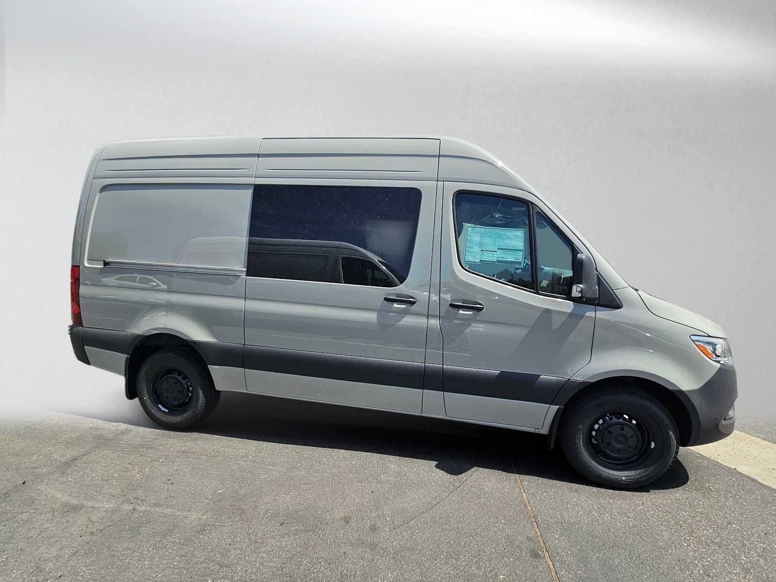2026 Mercedes-Benz Sprinter Crew 2500 Standard Roof I4 Diesel HO 144 RWD