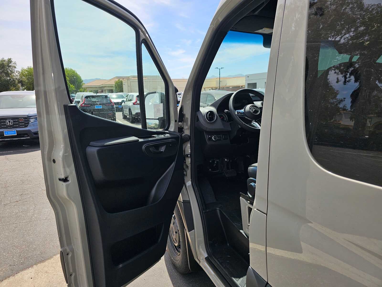 2026 Mercedes-Benz Sprinter Crew 2500 Standard Roof I4 Diesel HO 144 RWD