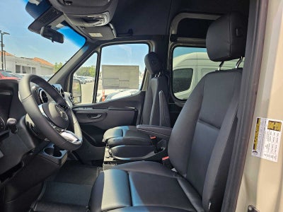 2026 Mercedes-Benz Sprinter Crew 2500 Standard Roof I4 Diesel HO 144 RWD