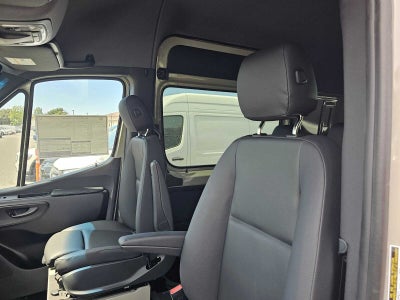 2026 Mercedes-Benz Sprinter Crew 2500 Standard Roof I4 Diesel HO 144 RWD