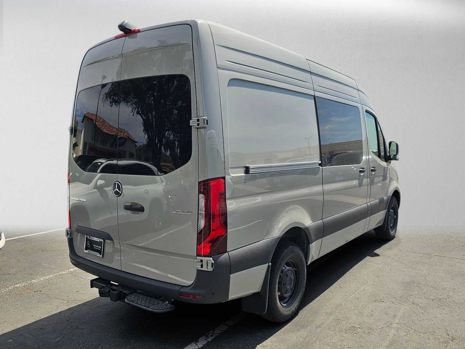 2026 Mercedes-Benz Sprinter Crew 2500 Standard Roof I4 Diesel HO 144 RWD