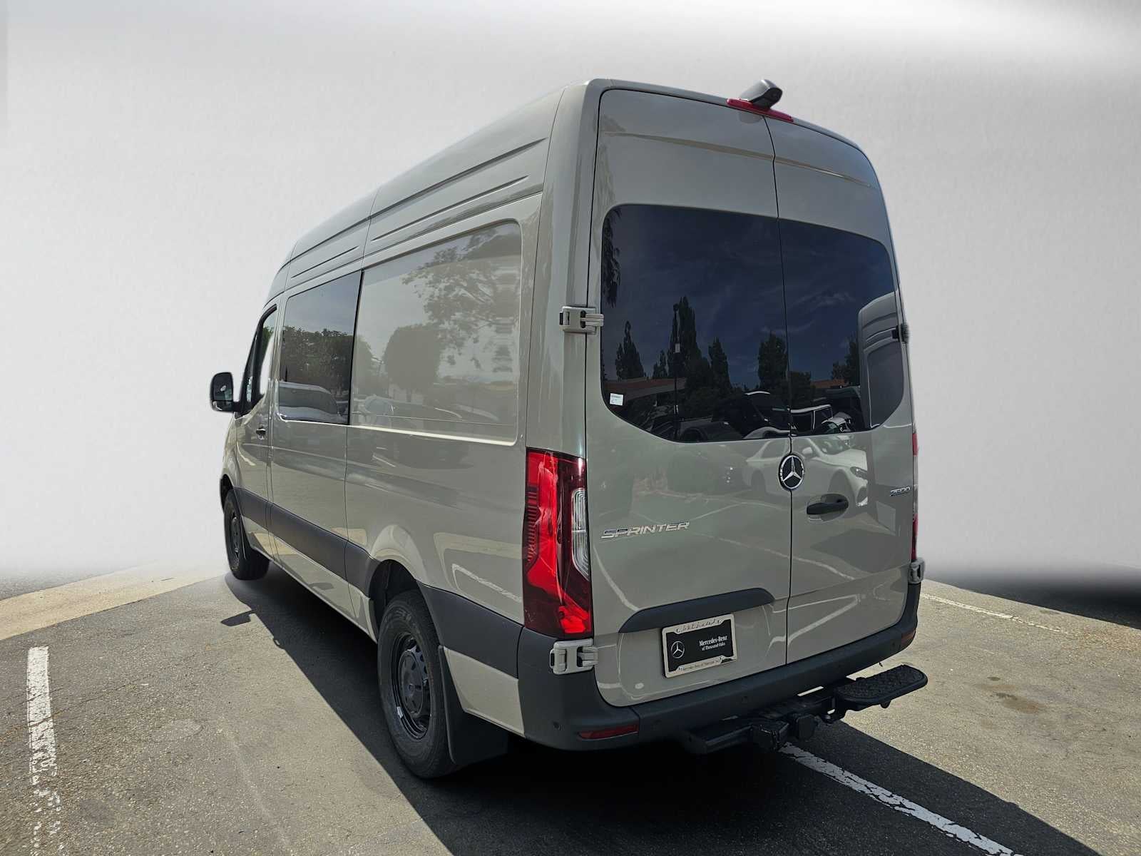 2026 Mercedes-Benz Sprinter Crew 2500 Standard Roof I4 Diesel HO 144 RWD