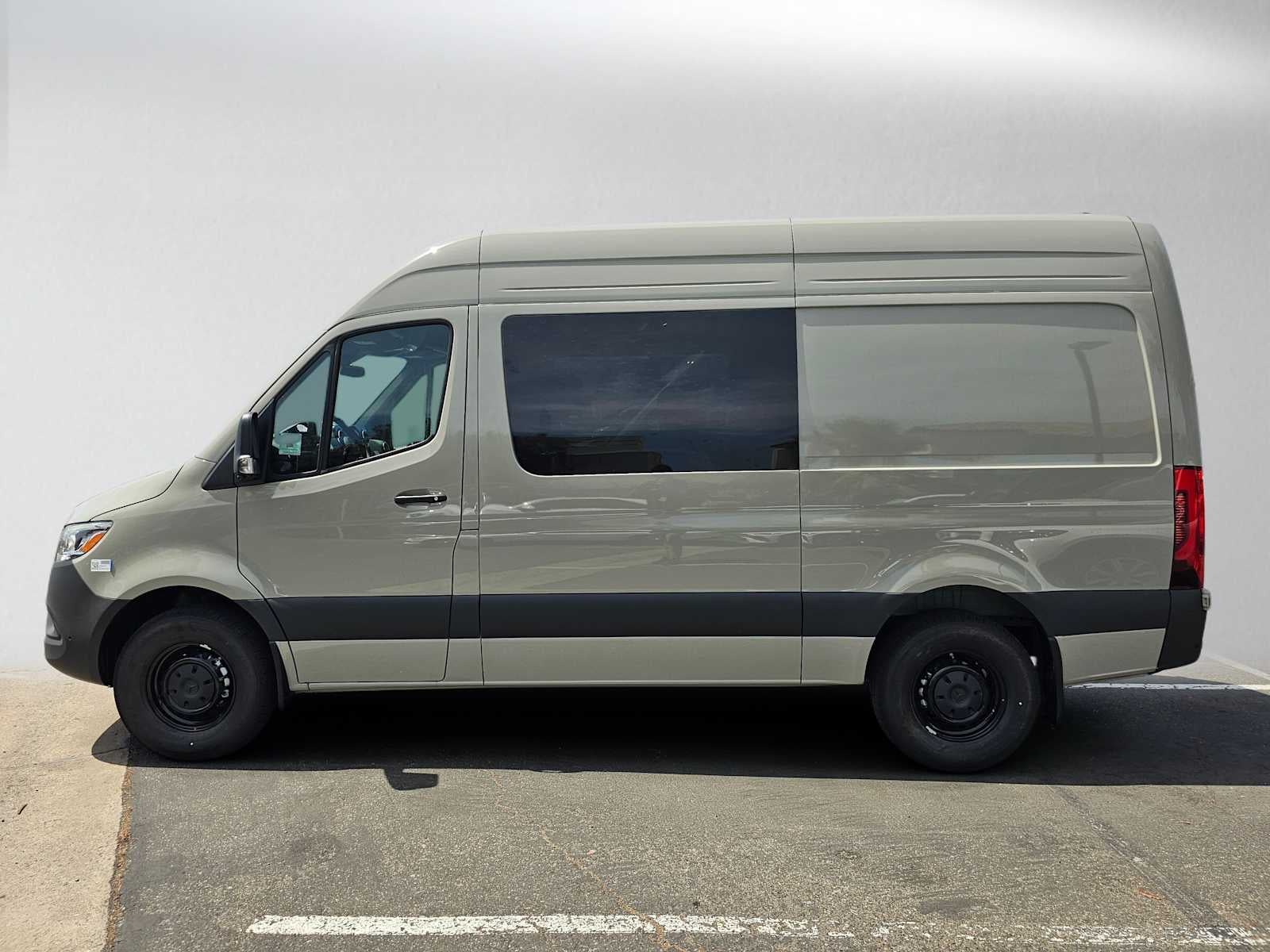 2026 Mercedes-Benz Sprinter Crew 2500 Standard Roof I4 Diesel HO 144 RWD