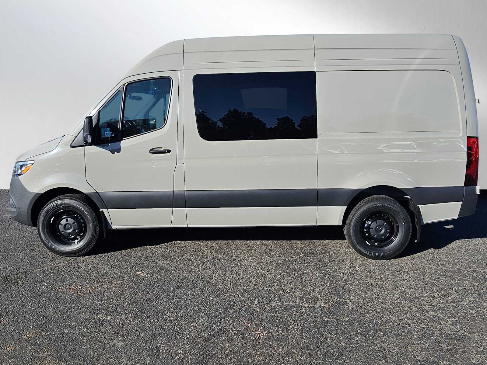 2026 Mercedes-Benz Sprinter 2500 Standard Roof I4 Diesel HO 144 RWD