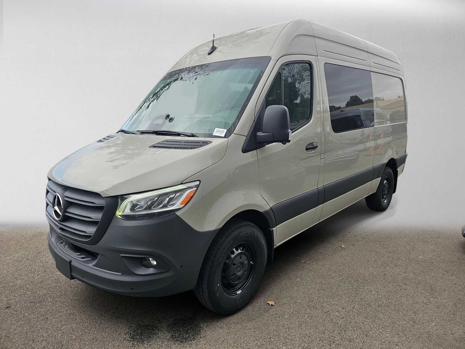 2026 Mercedes-Benz Sprinter Crew 2500 Standard Roof I4 Diesel HO 144 RWD