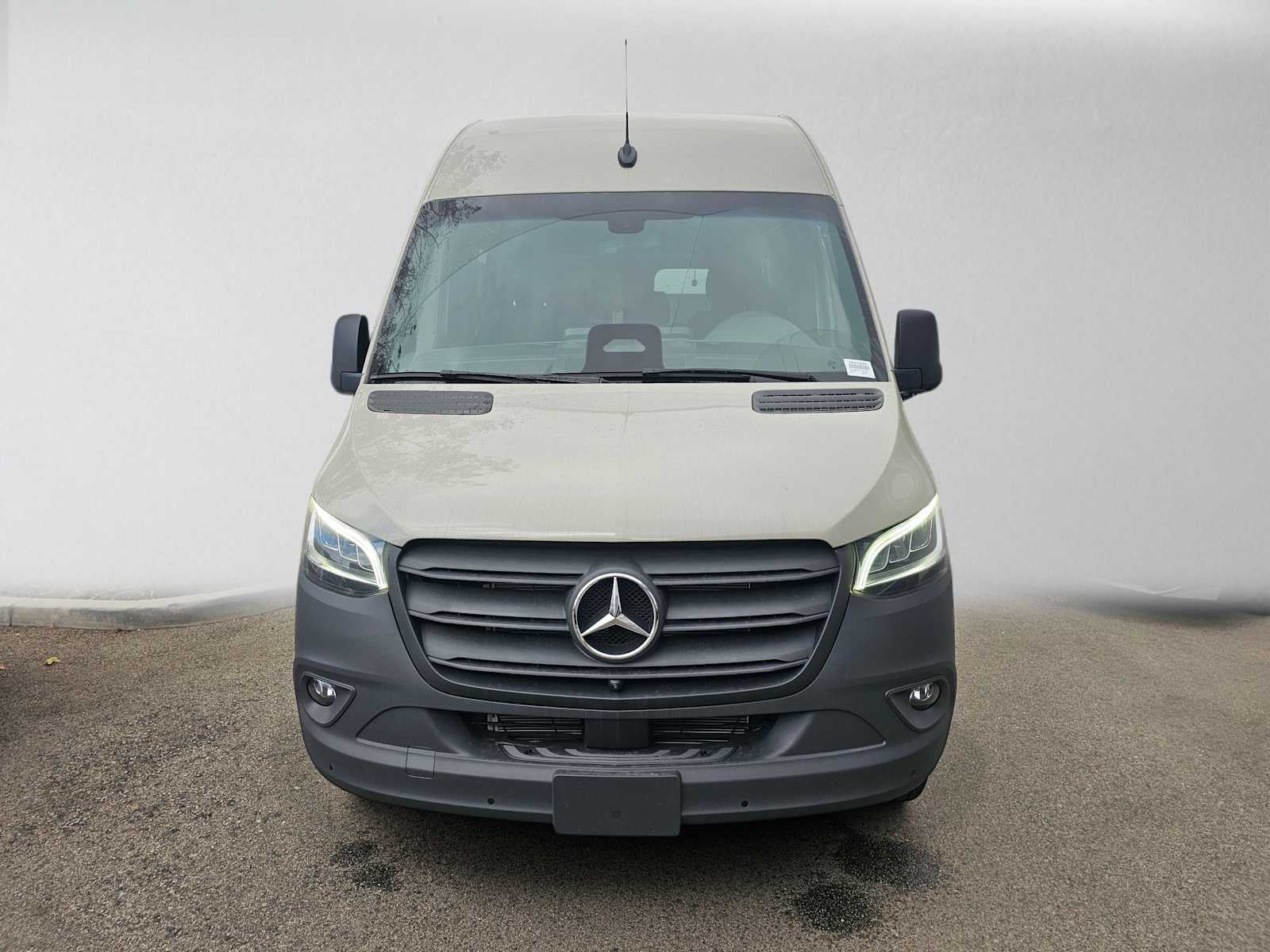 2026 Mercedes-Benz Sprinter Crew 2500 Standard Roof I4 Diesel HO 144 RWD