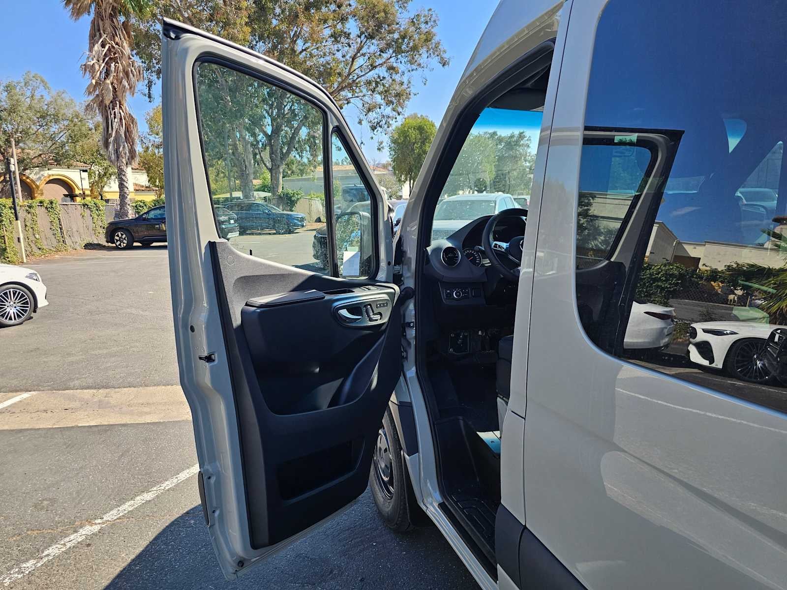 2026 Mercedes-Benz Sprinter 2500 Standard Roof I4 Diesel HO 144 RWD