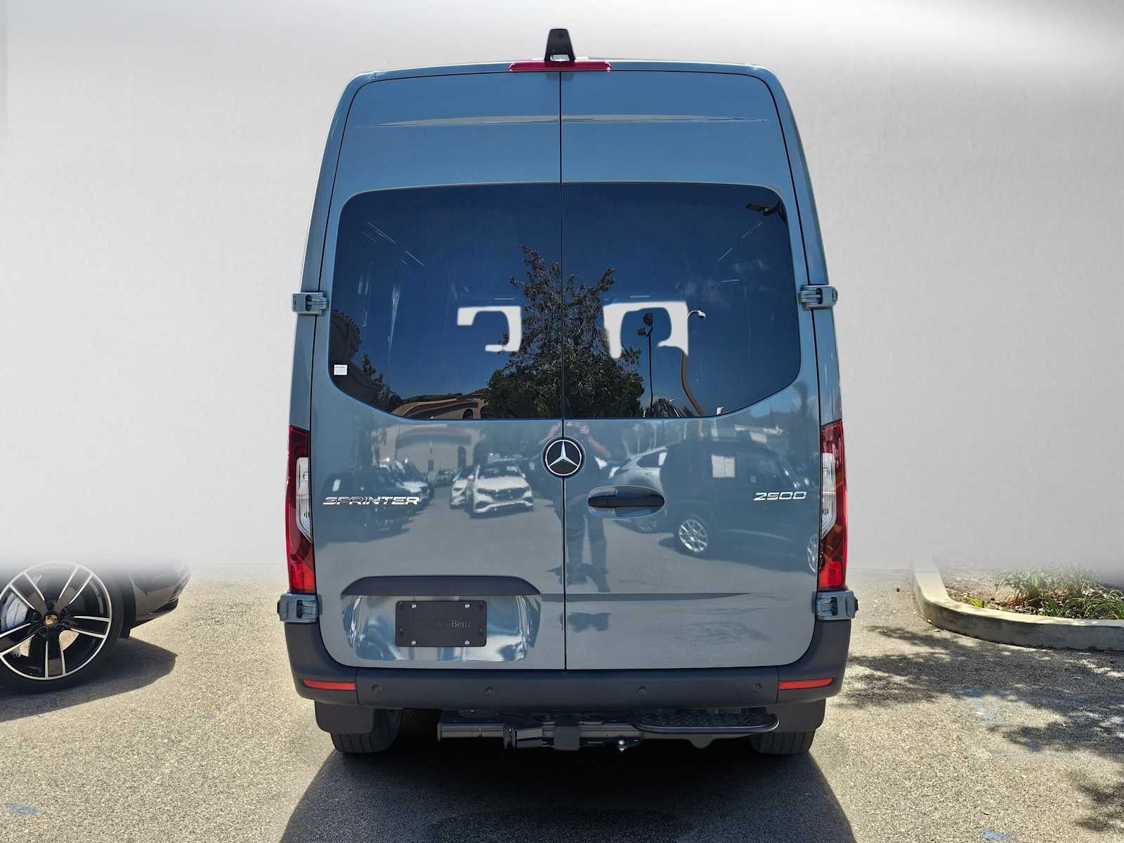 2026 Mercedes-Benz Sprinter Crew 2500 Standard Roof I4 Diesel HO 144 RWD