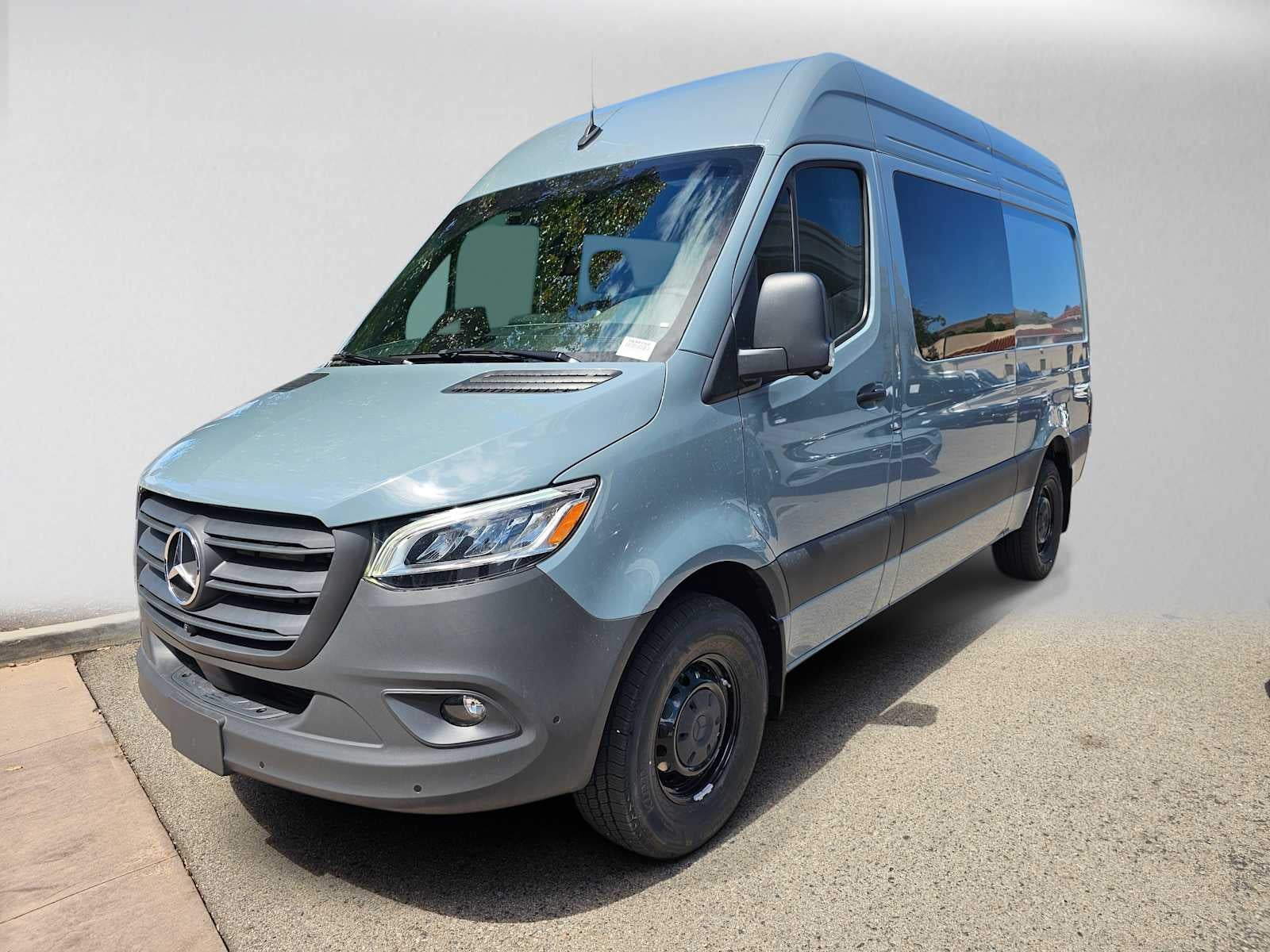 2026 Mercedes-Benz Sprinter Crew 2500 Standard Roof I4 Diesel HO 144 RWD