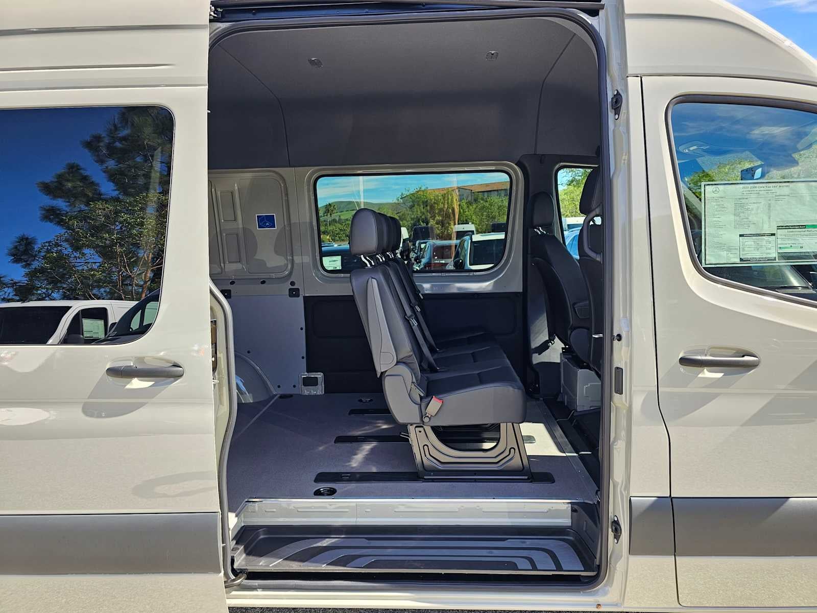 2025 Mercedes-Benz Sprinter 2500 Standard Roof I4 Diesel HO 144 RWD