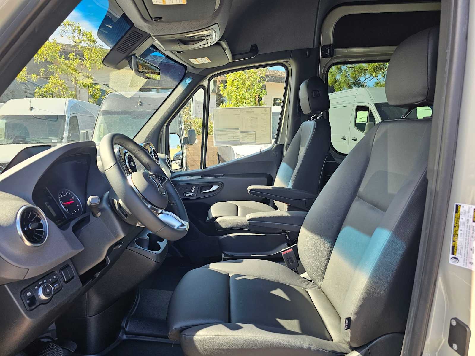 2025 Mercedes-Benz Sprinter 2500 Standard Roof I4 Diesel HO 144 RWD