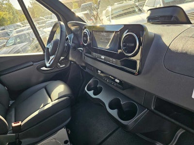 2026 Mercedes-Benz Sprinter Crew 2500 Standard Roof I4 Diesel HO 144 RWD