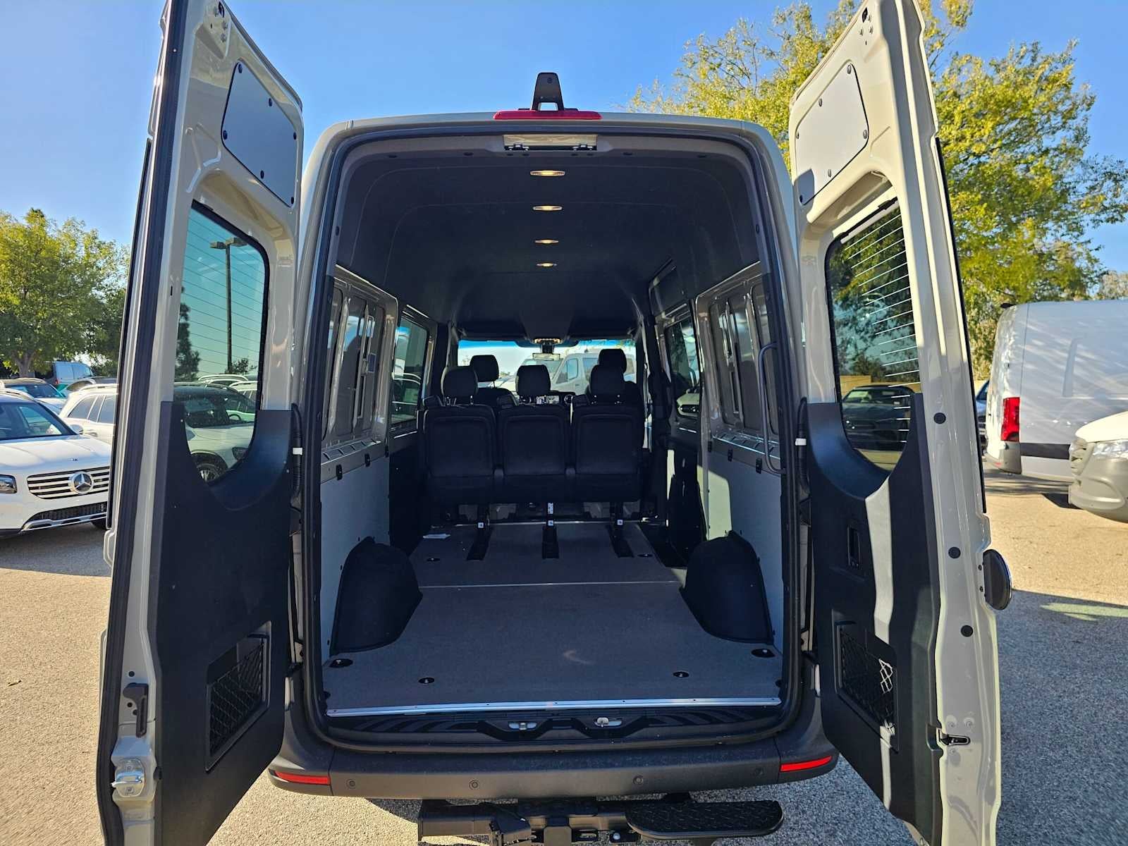 2026 Mercedes-Benz Sprinter Crew 2500 Standard Roof I4 Diesel HO 144 RWD