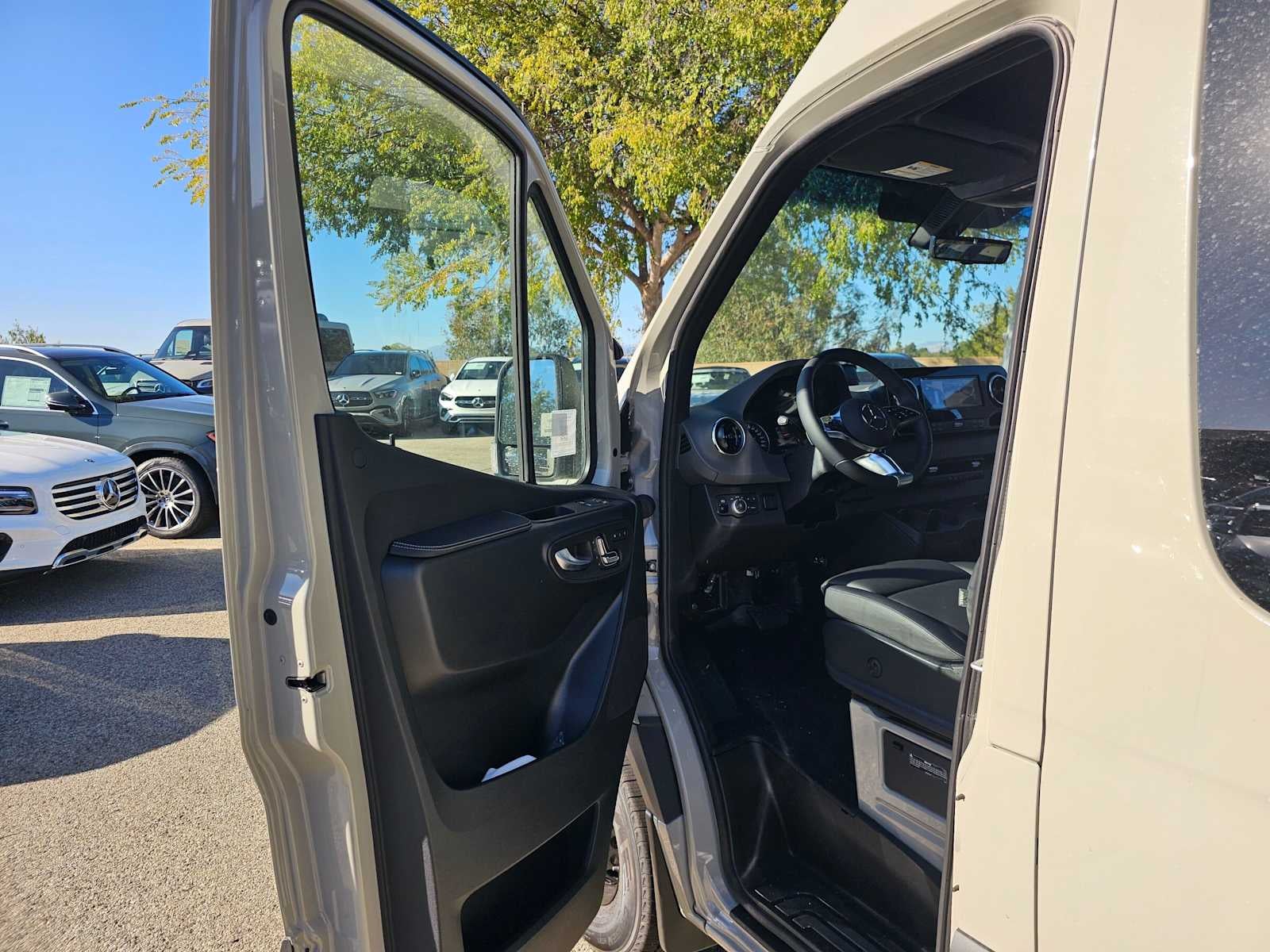 2026 Mercedes-Benz Sprinter Crew 2500 Standard Roof I4 Diesel HO 144 RWD