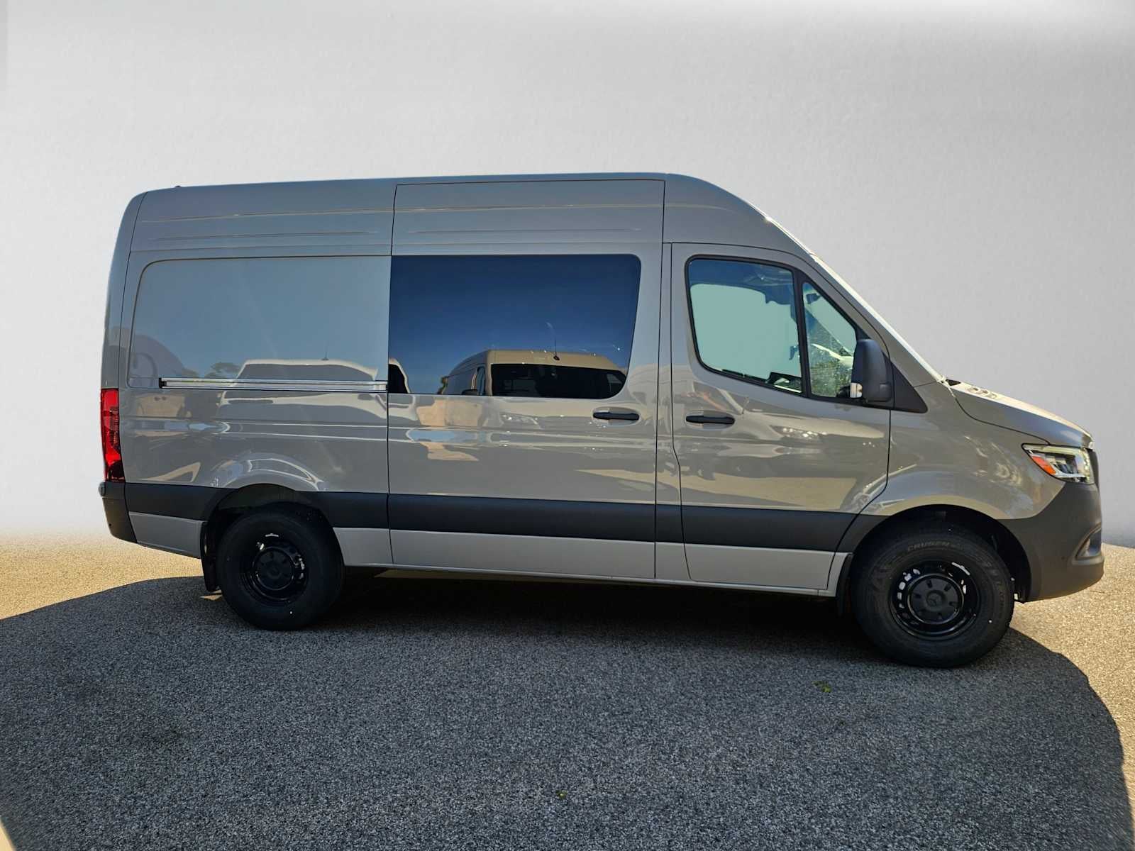 2026 Mercedes-Benz Sprinter Crew 2500 Standard Roof I4 Diesel HO 144 RWD
