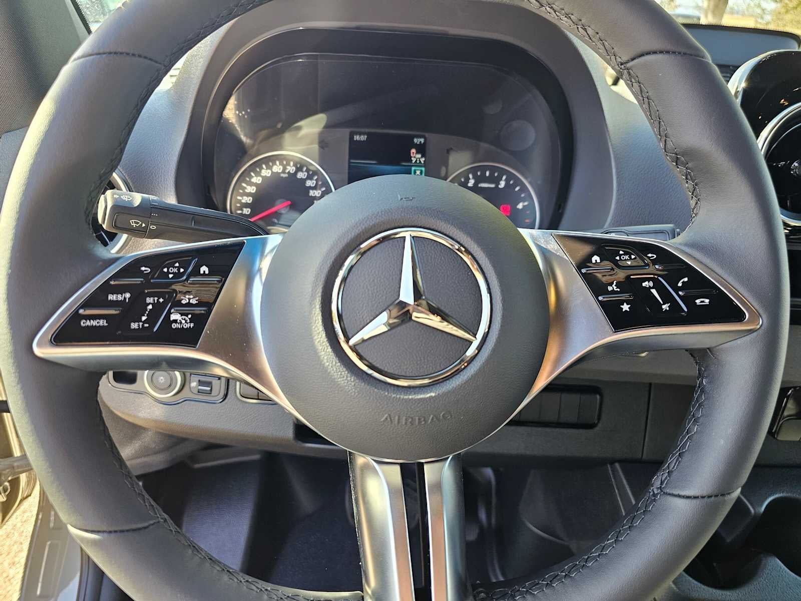 2026 Mercedes-Benz Sprinter Crew 2500 Standard Roof I4 Diesel HO 144 RWD