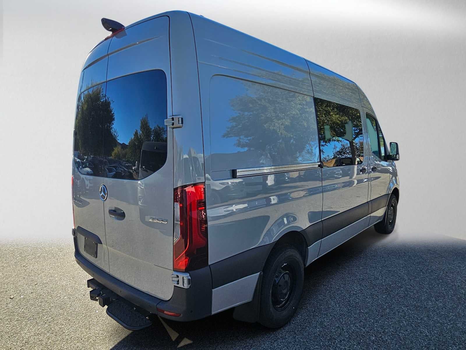 2026 Mercedes-Benz Sprinter Crew 2500 Standard Roof I4 Diesel HO 144 RWD