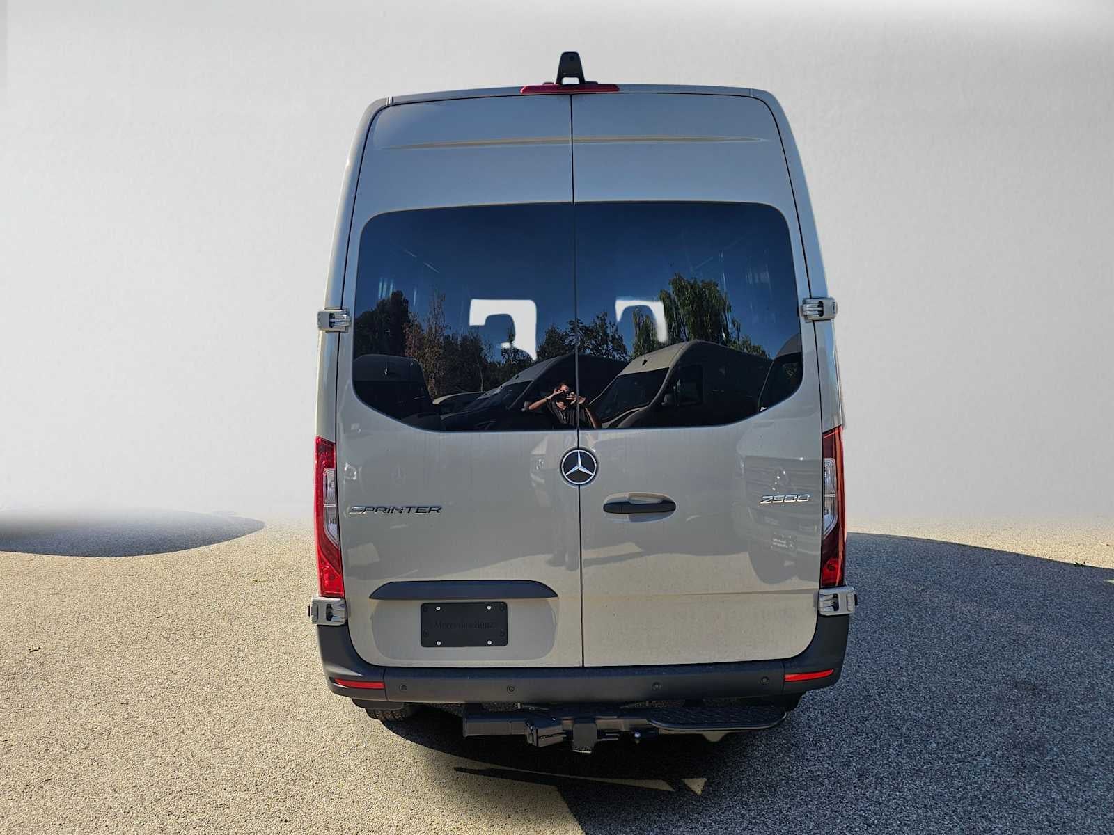 2026 Mercedes-Benz Sprinter Crew 2500 Standard Roof I4 Diesel HO 144 RWD