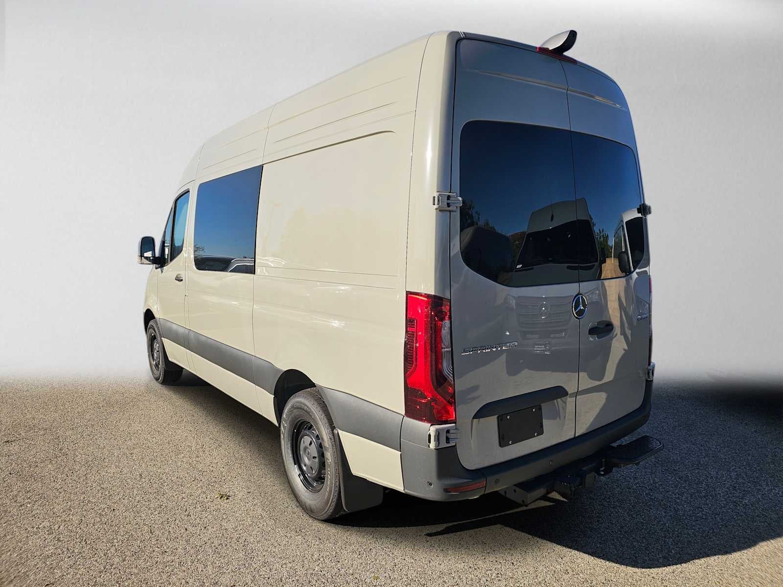 2026 Mercedes-Benz Sprinter Crew 2500 Standard Roof I4 Diesel HO 144 RWD