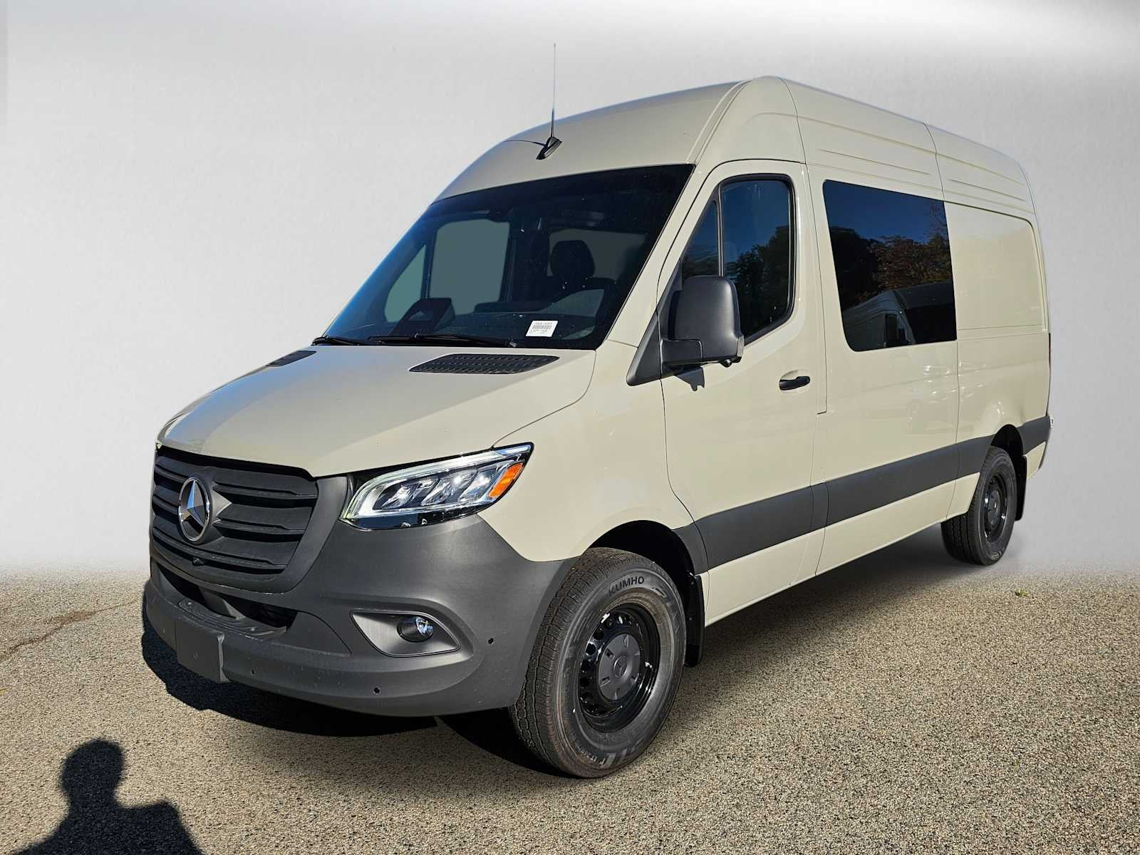 2026 Mercedes-Benz Sprinter Crew 2500 Standard Roof I4 Diesel HO 144 RWD