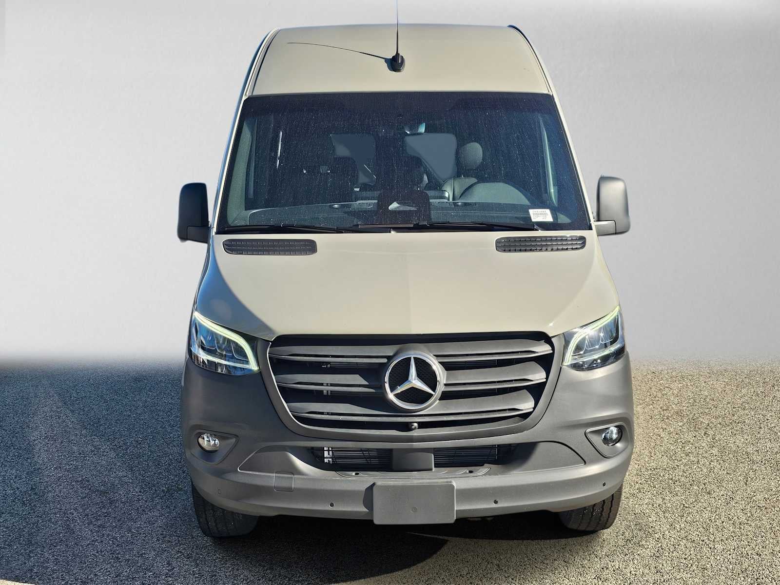 2026 Mercedes-Benz Sprinter Crew 2500 Standard Roof I4 Diesel HO 144 RWD