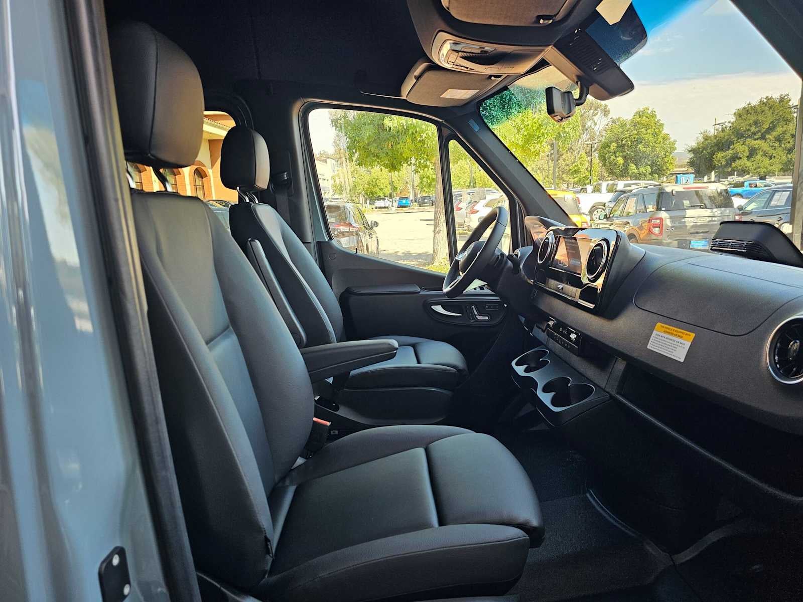 2026 Mercedes-Benz Sprinter 2500 Standard Roof I4 Diesel HO 144 RWD