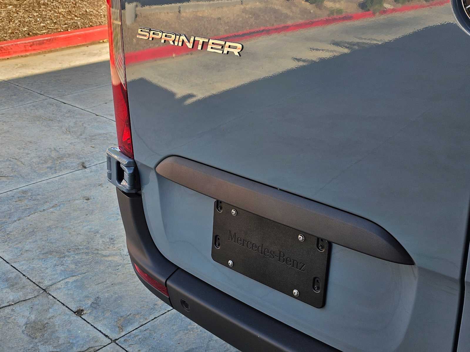 2026 Mercedes-Benz Sprinter 2500 Standard Roof I4 Diesel HO 144 RWD