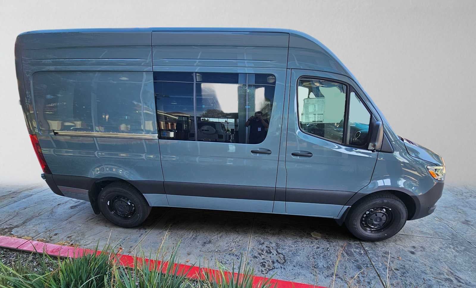 2026 Mercedes-Benz Sprinter 2500 Standard Roof I4 Diesel HO 144 RWD
