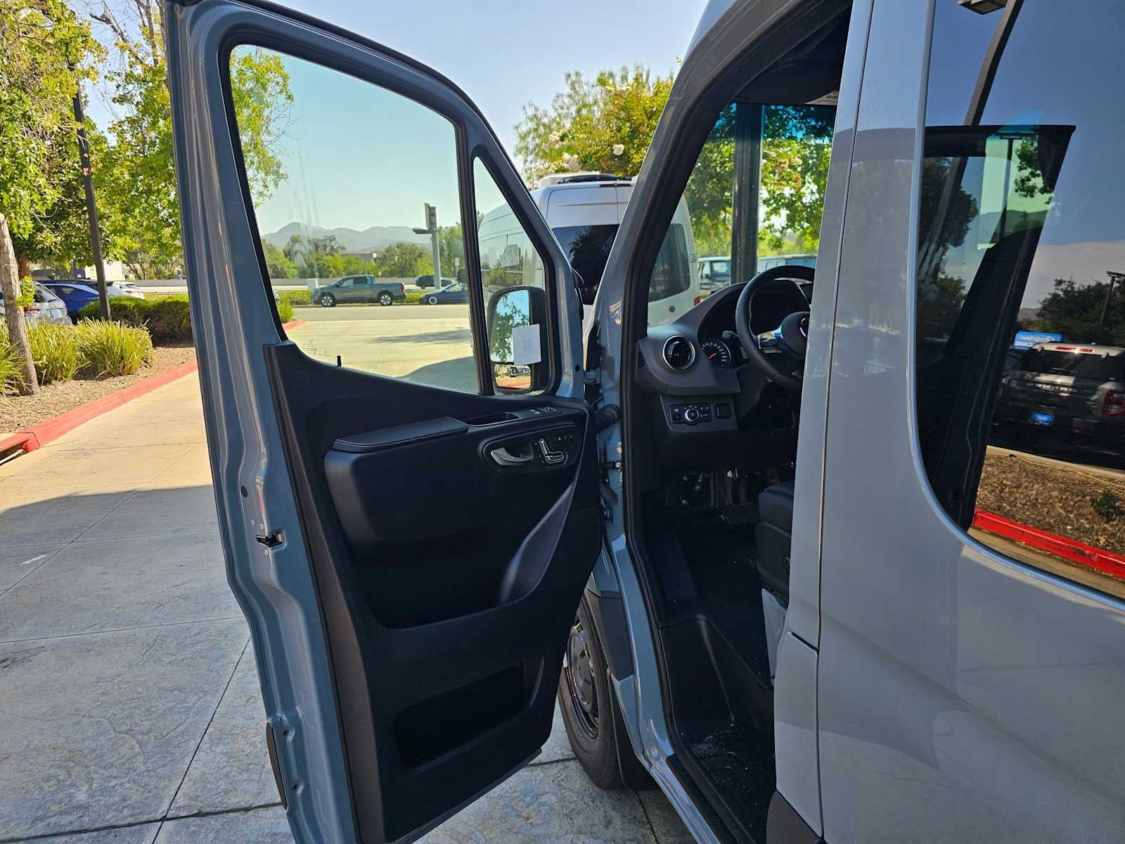 2026 Mercedes-Benz Sprinter 2500 Standard Roof I4 Diesel HO 144 RWD