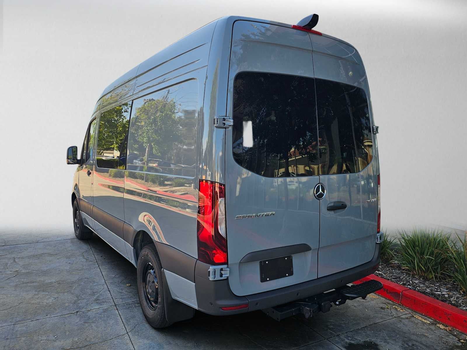 2026 Mercedes-Benz Sprinter 2500 Standard Roof I4 Diesel HO 144 RWD