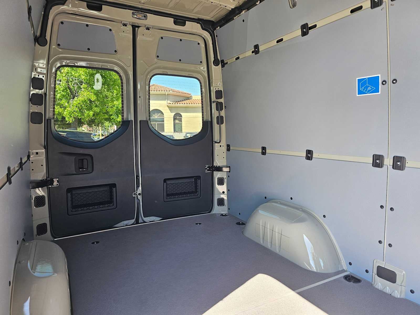 2026 Mercedes-Benz Sprinter 2500 Standard Roof I4 Diesel HO 144 AWD