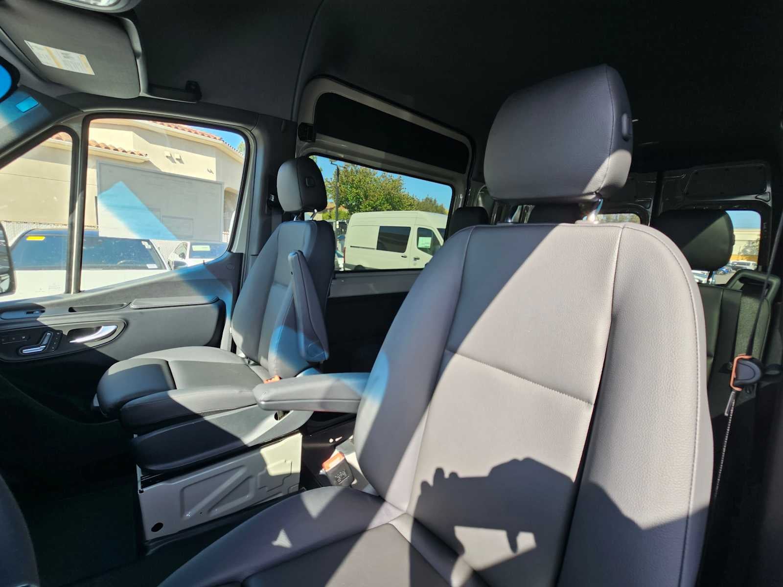 2026 Mercedes-Benz Sprinter 2500 Standard Roof I4 Diesel HO 144 AWD