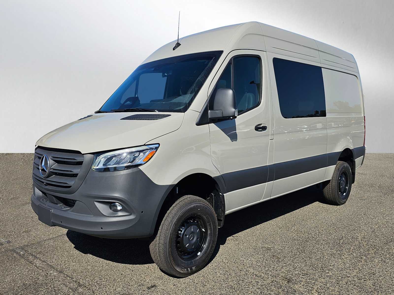 2026 Mercedes-Benz Sprinter 2500 Standard Roof I4 Diesel HO 144 AWD