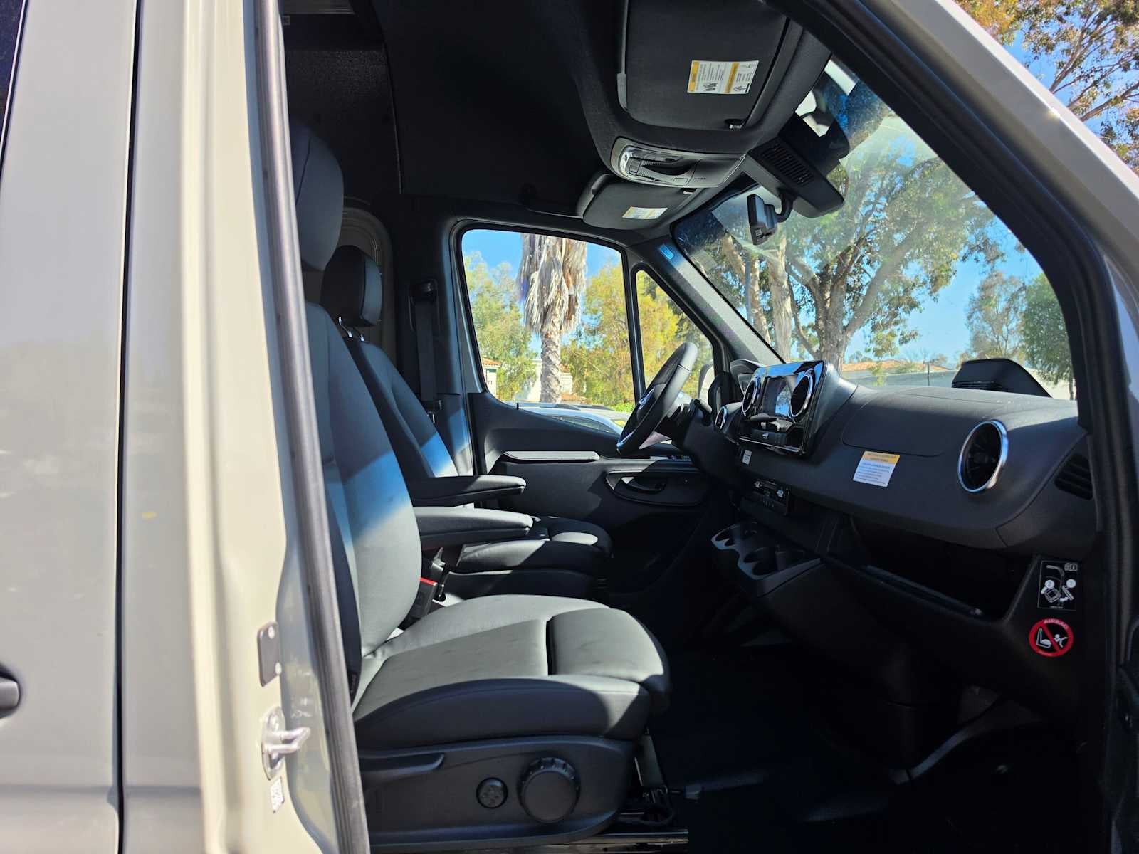 2026 Mercedes-Benz Sprinter 2500 Standard Roof I4 Diesel HO 144 AWD