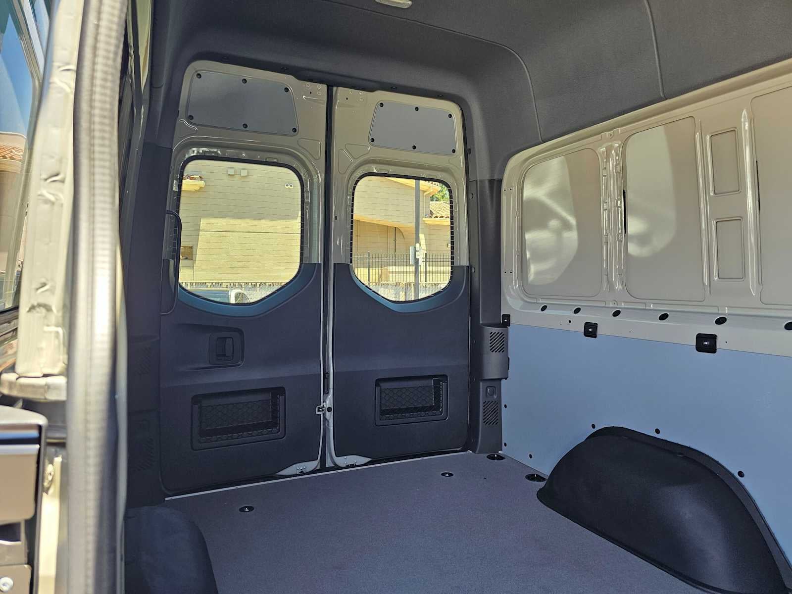 2026 Mercedes-Benz Sprinter 2500 Standard Roof I4 Diesel HO 144 AWD