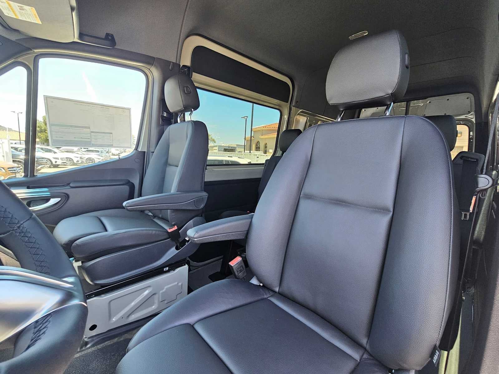 2026 Mercedes-Benz Sprinter 2500 Standard Roof I4 Diesel HO 144 AWD