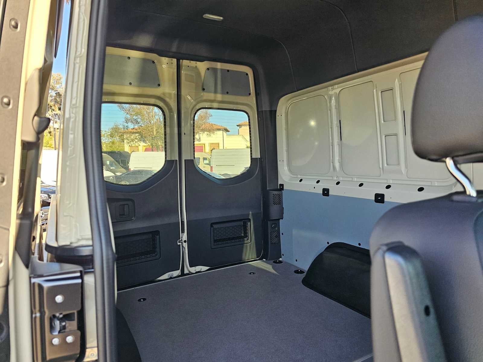 2026 Mercedes-Benz Sprinter Crew 2500 Standard Roof I4 Diesel HO 144 AWD