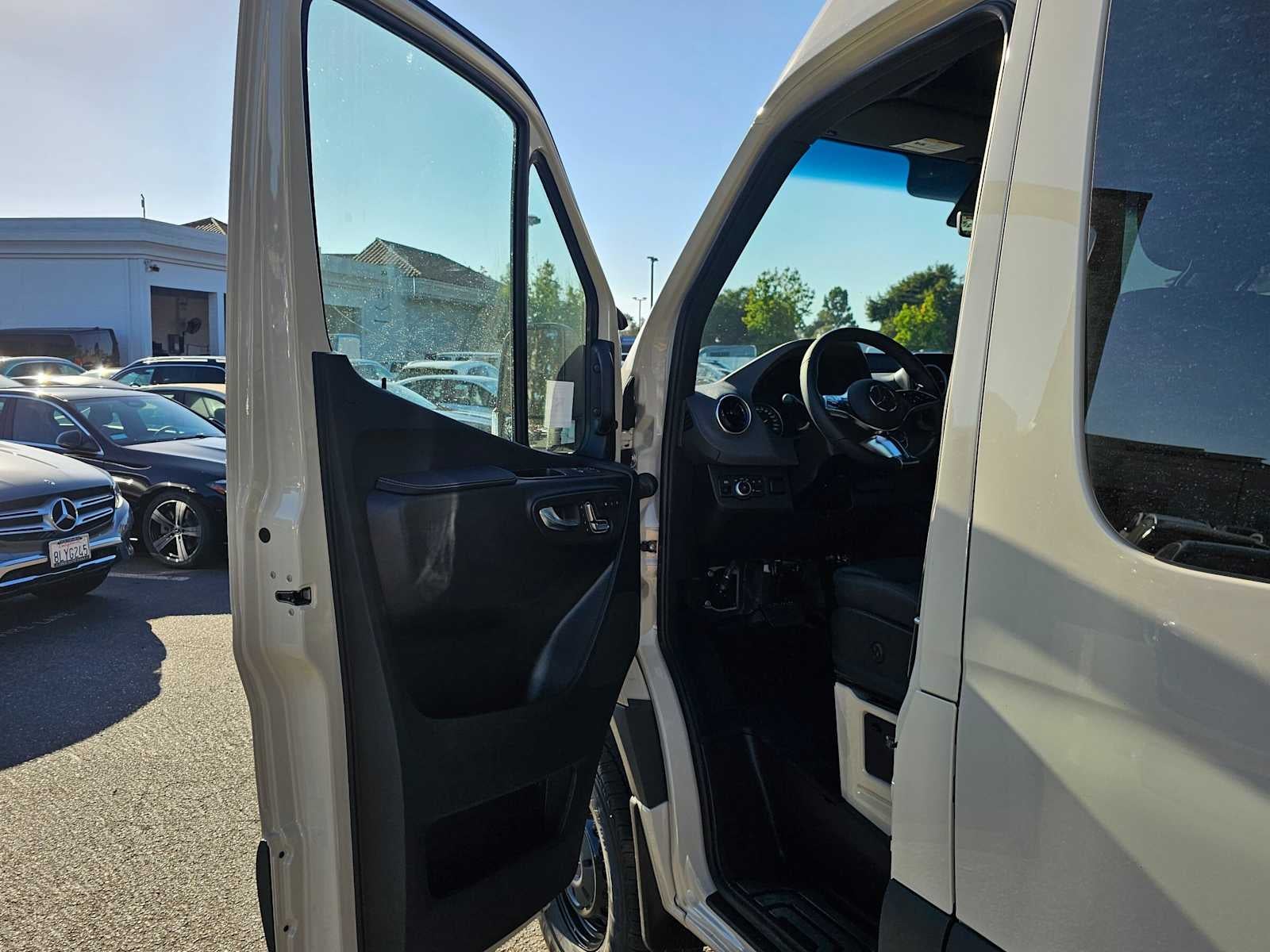 2026 Mercedes-Benz Sprinter Crew 2500 Standard Roof I4 Diesel HO 144 AWD