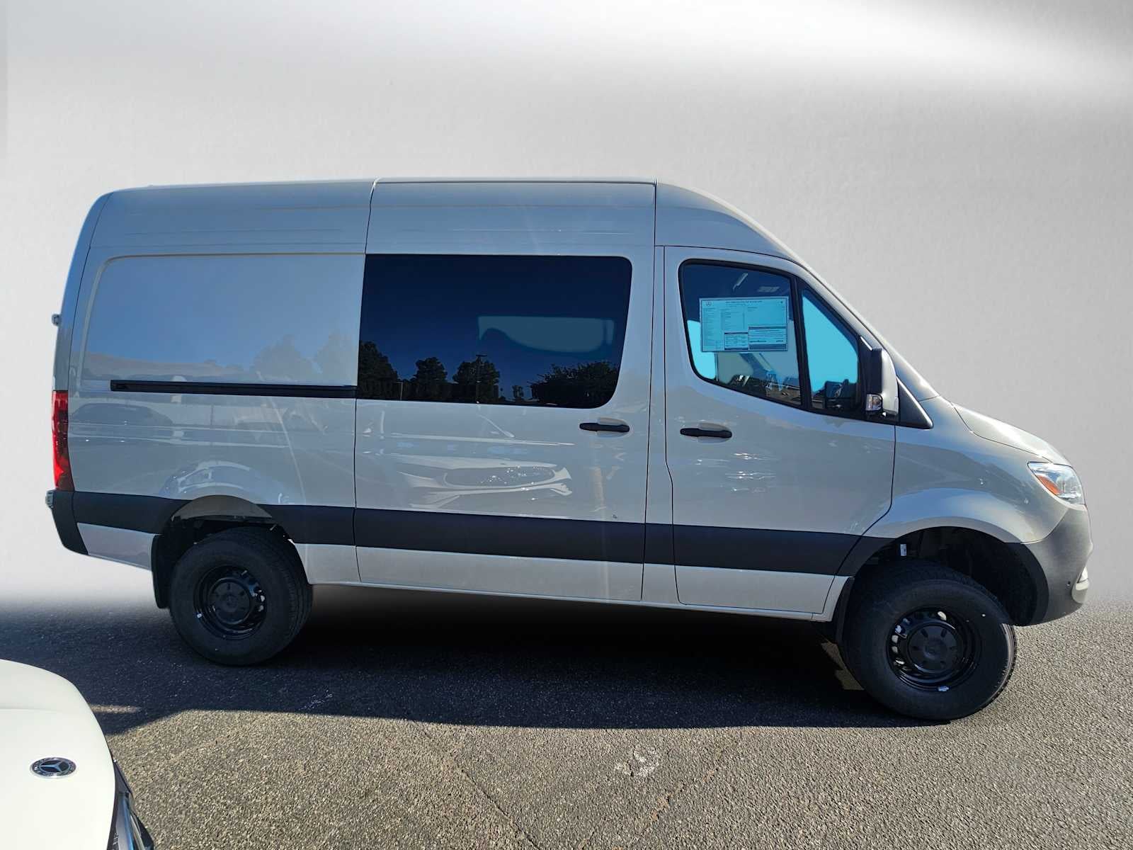 2026 Mercedes-Benz Sprinter Crew 2500 Standard Roof I4 Diesel HO 144 AWD