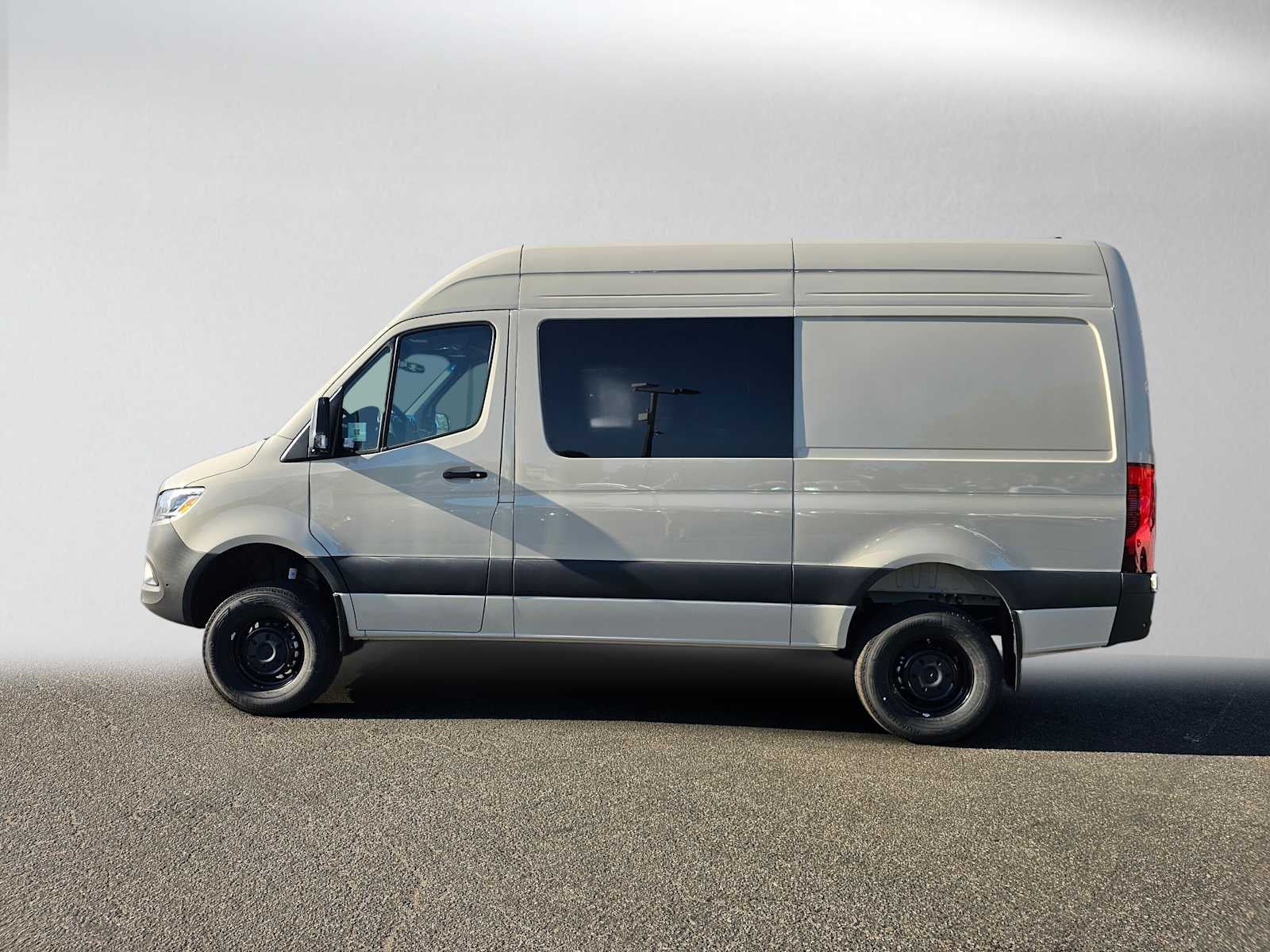 2026 Mercedes-Benz Sprinter Crew 2500 Standard Roof I4 Diesel HO 144 AWD